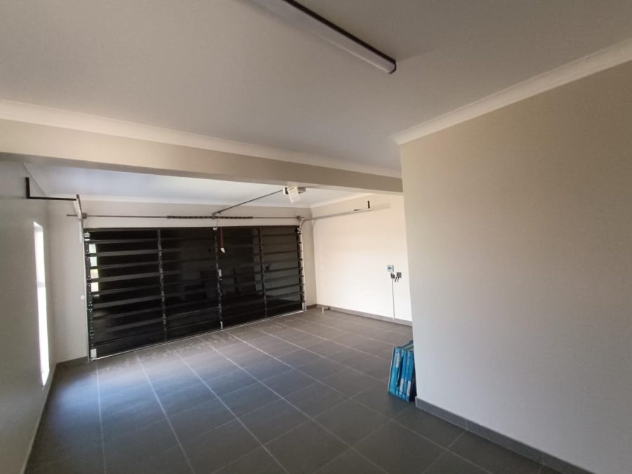 5 Bedroom Property for Sale in Midstream Heights Gauteng