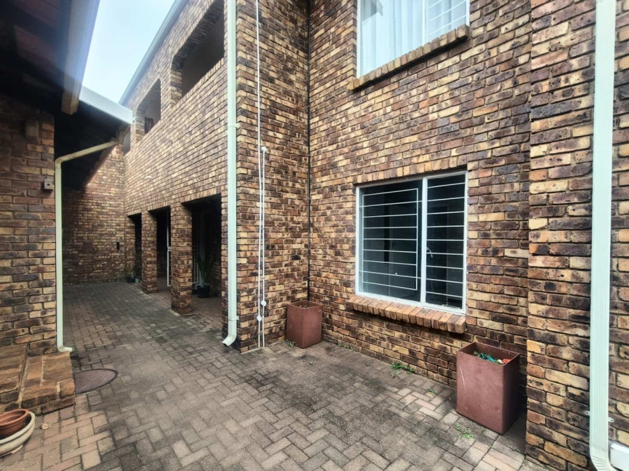 To Let 3 Bedroom Property for Rent in Zwartkop Gauteng