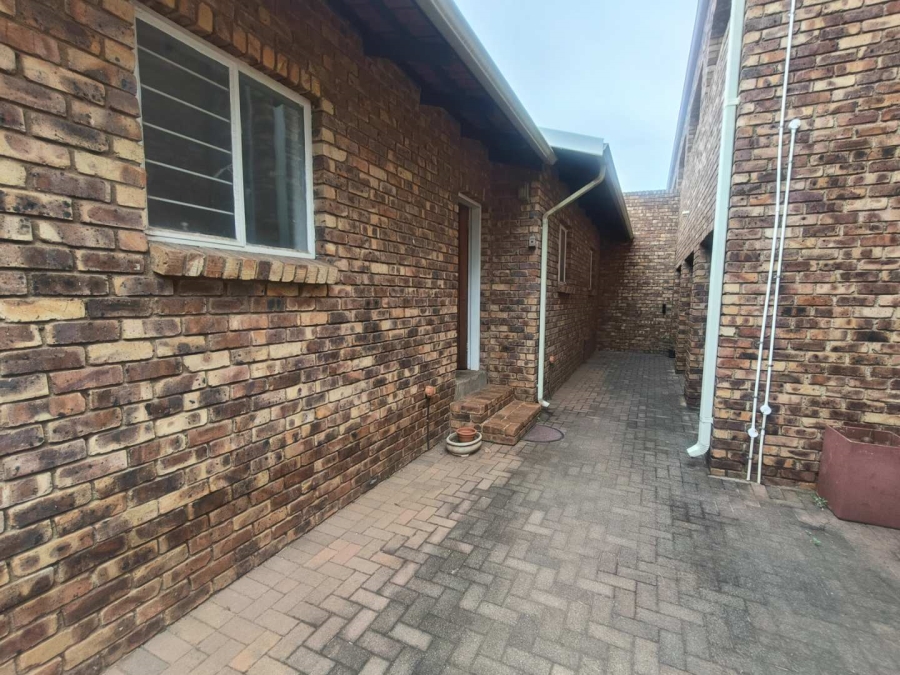To Let 3 Bedroom Property for Rent in Zwartkop Gauteng