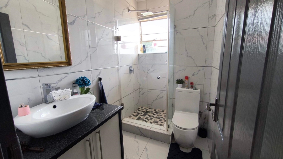 2 Bedroom Property for Sale in Raceview Gauteng