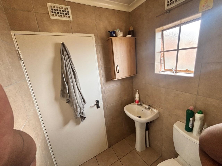 To Let 3 Bedroom Property for Rent in Thatch Hill Estate Gauteng