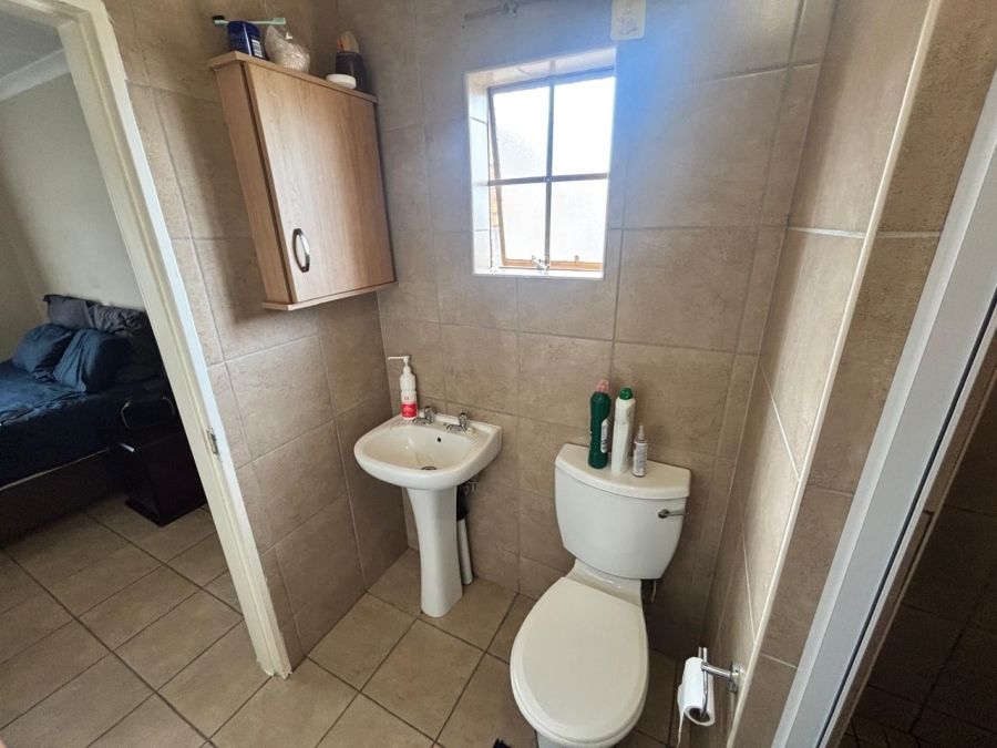 To Let 3 Bedroom Property for Rent in Thatch Hill Estate Gauteng