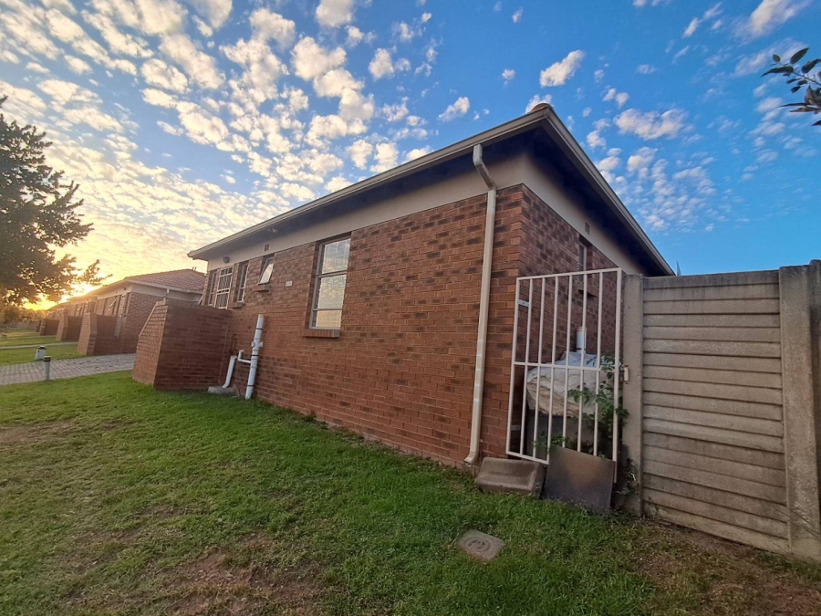 To Let 3 Bedroom Property for Rent in Thatch Hill Estate Gauteng