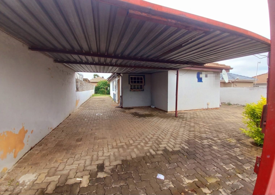 2 Bedroom Property for Sale in Kirkney Gauteng