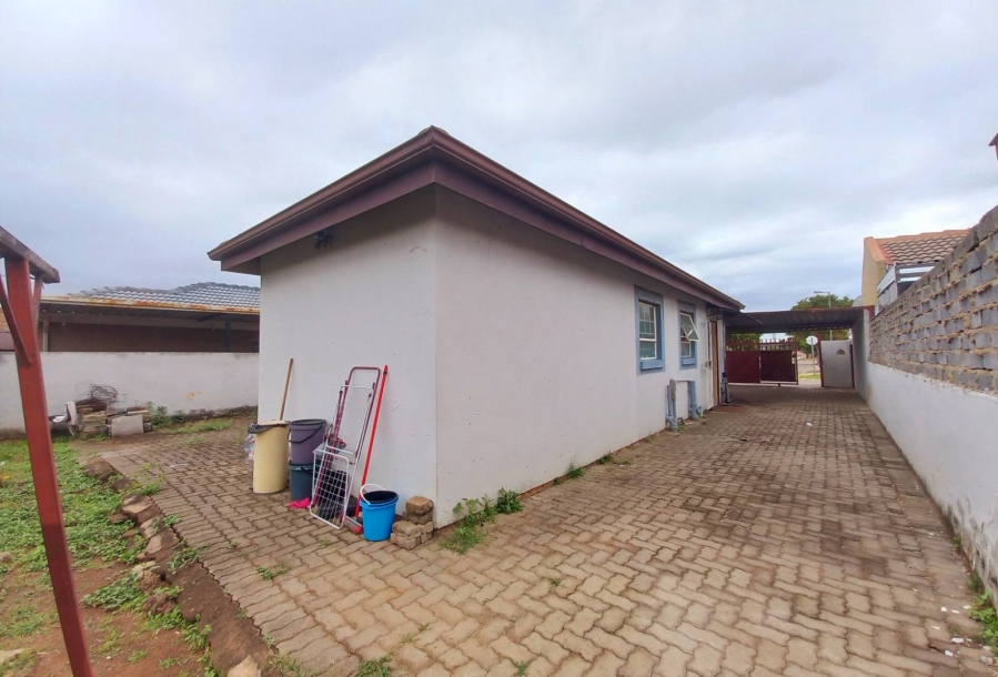 2 Bedroom Property for Sale in Kirkney Gauteng