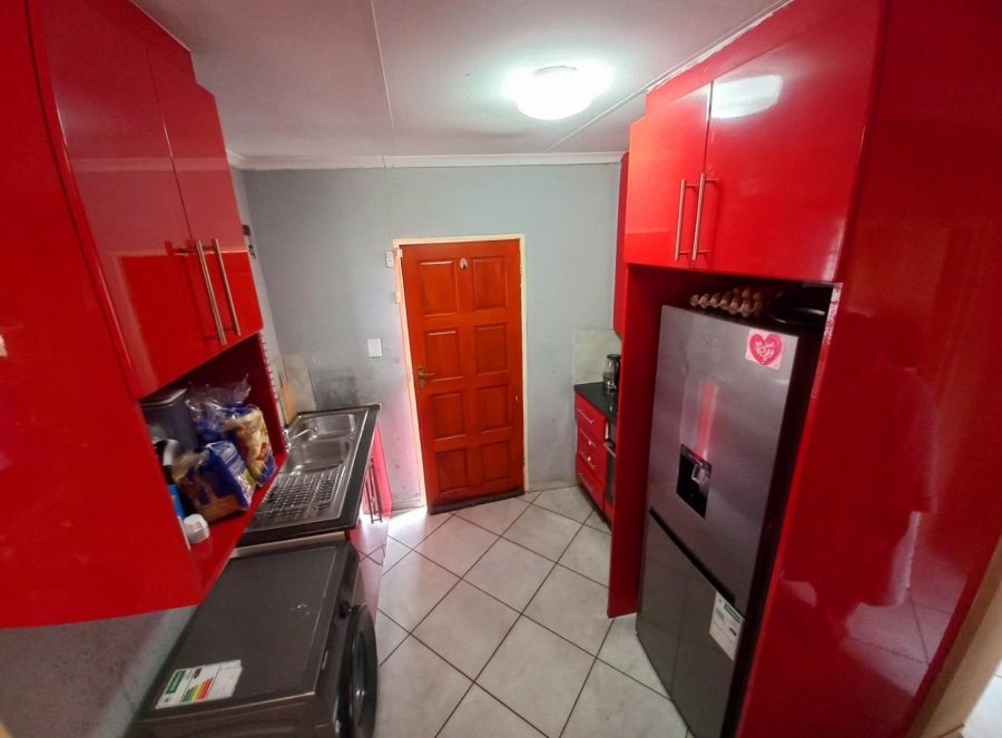 2 Bedroom Property for Sale in Kirkney Gauteng