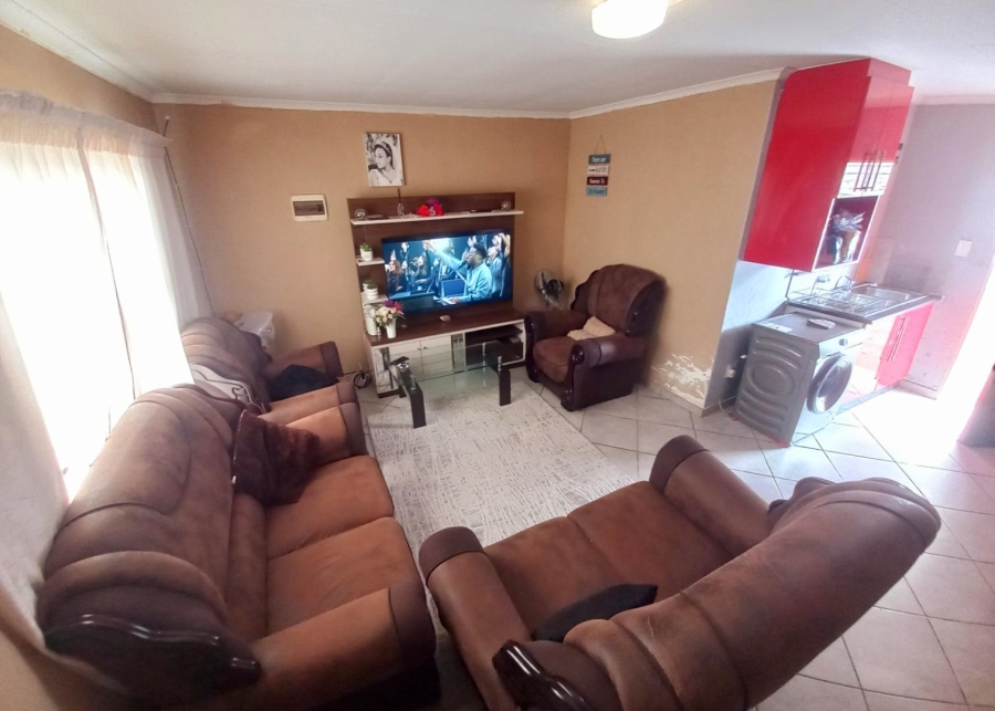 2 Bedroom Property for Sale in Kirkney Gauteng