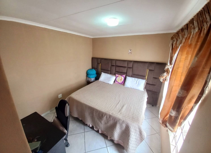 2 Bedroom Property for Sale in Kirkney Gauteng
