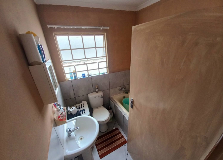 2 Bedroom Property for Sale in Kirkney Gauteng