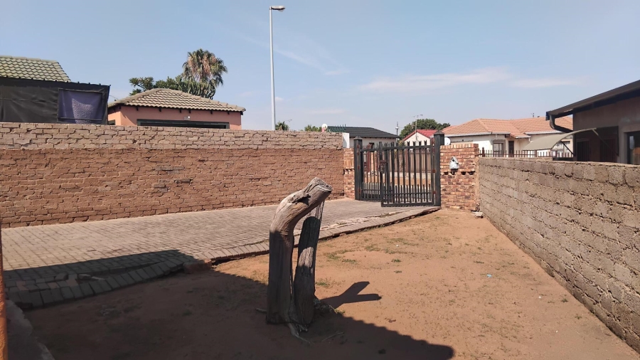 2 Bedroom Property for Sale in Mabopane Unit S Gauteng