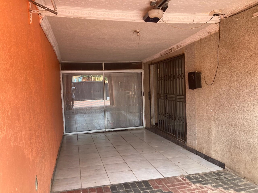 4 Bedroom Property for Sale in Protea Glen Gauteng