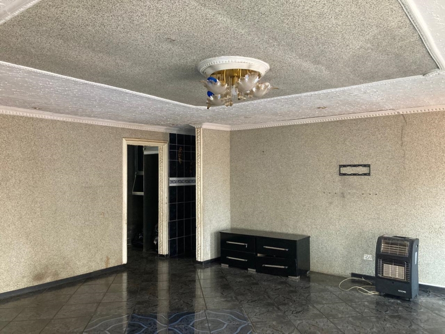 4 Bedroom Property for Sale in Protea Glen Gauteng