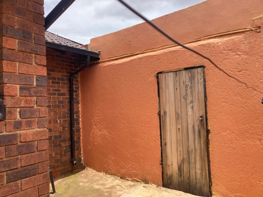4 Bedroom Property for Sale in Protea Glen Gauteng