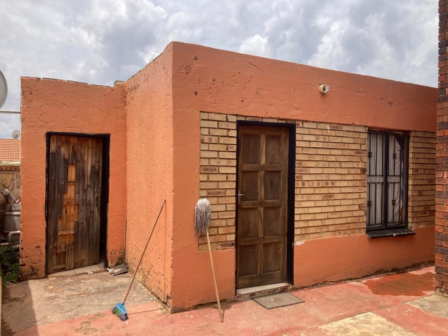 4 Bedroom Property for Sale in Protea Glen Gauteng