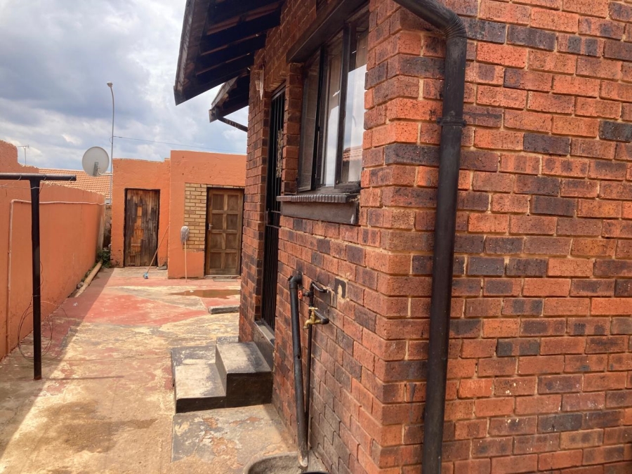 4 Bedroom Property for Sale in Protea Glen Gauteng