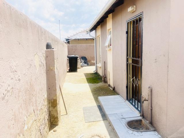 2 Bedroom Property for Sale in Windmill Park Gauteng