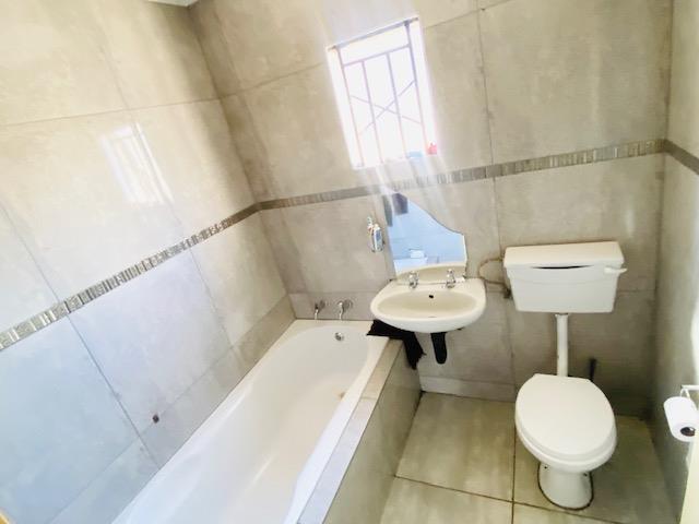 2 Bedroom Property for Sale in Windmill Park Gauteng