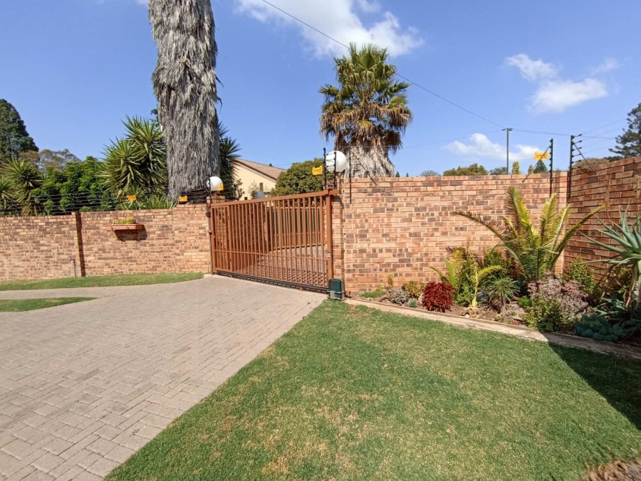 8 Bedroom Property for Sale in Ferndale Gauteng