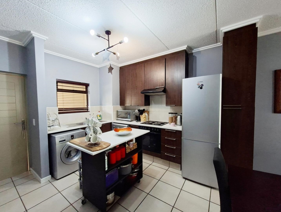 To Let 2 Bedroom Property for Rent in Bryanston Gauteng