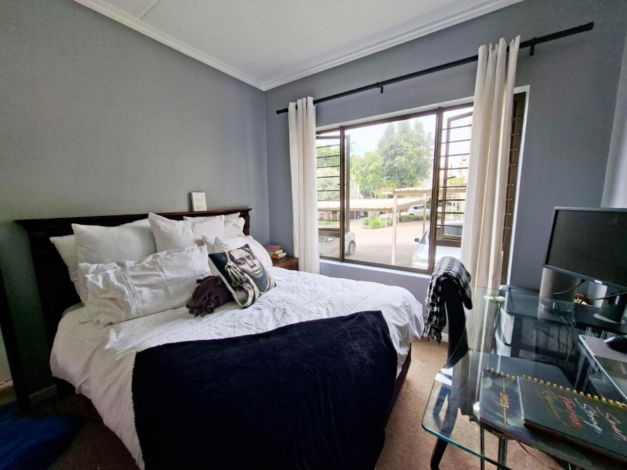 To Let 2 Bedroom Property for Rent in Bryanston Gauteng