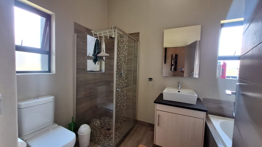 To Let 4 Bedroom Property for Rent in Broadacres Gauteng