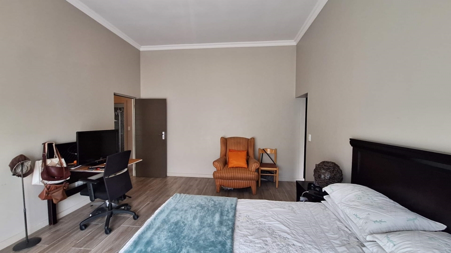 To Let 4 Bedroom Property for Rent in Broadacres Gauteng