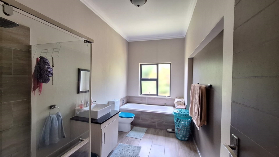 To Let 4 Bedroom Property for Rent in Broadacres Gauteng