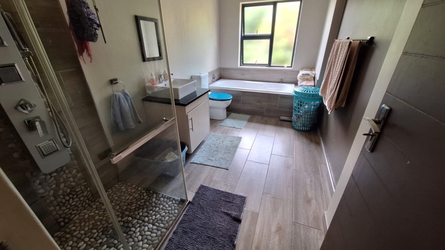 To Let 4 Bedroom Property for Rent in Broadacres Gauteng