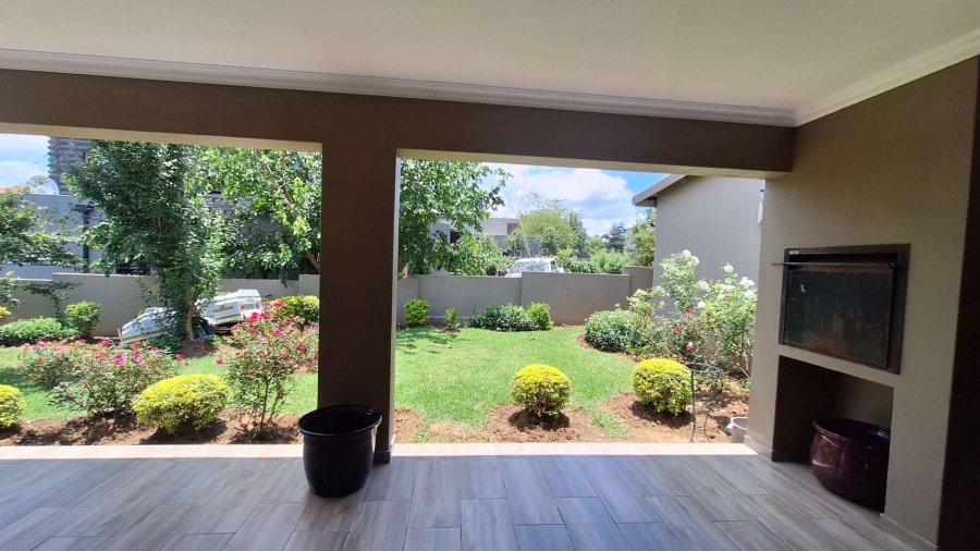 To Let 4 Bedroom Property for Rent in Broadacres Gauteng