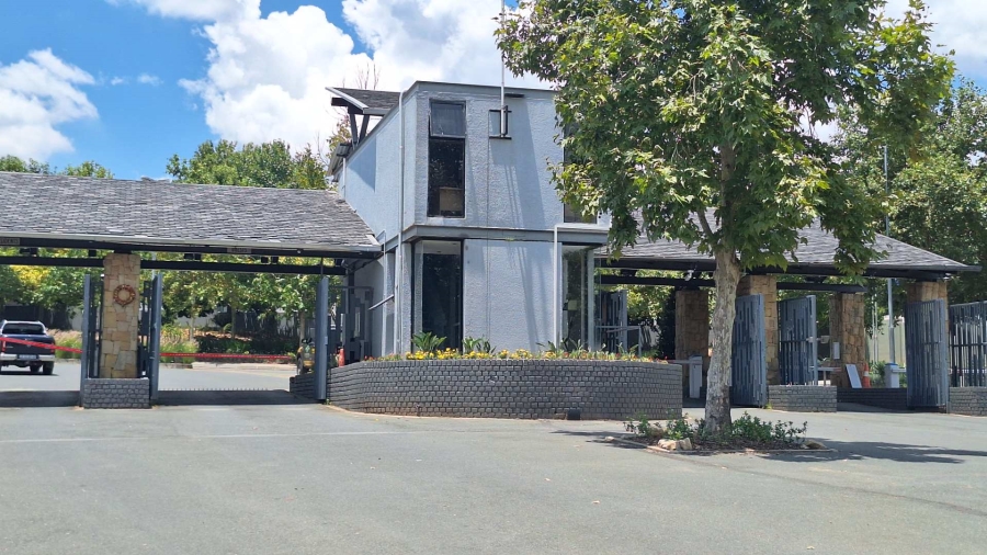 To Let 4 Bedroom Property for Rent in Broadacres Gauteng