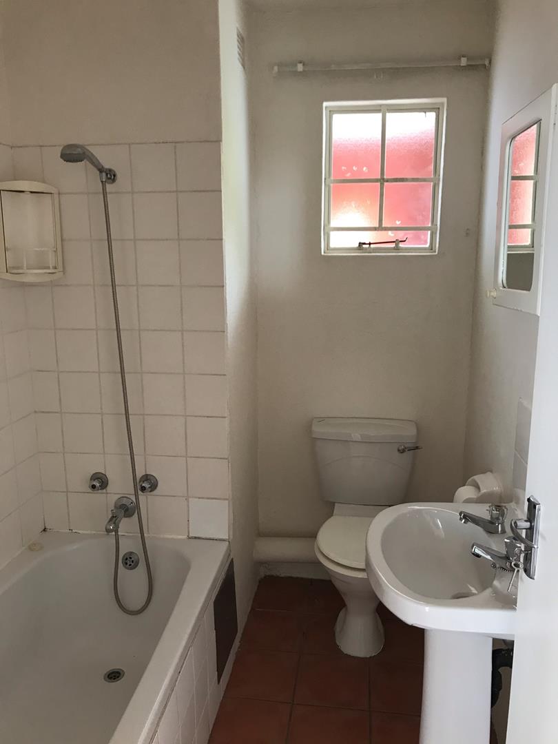 1 Bedroom Property for Sale in Groenkloof Gauteng