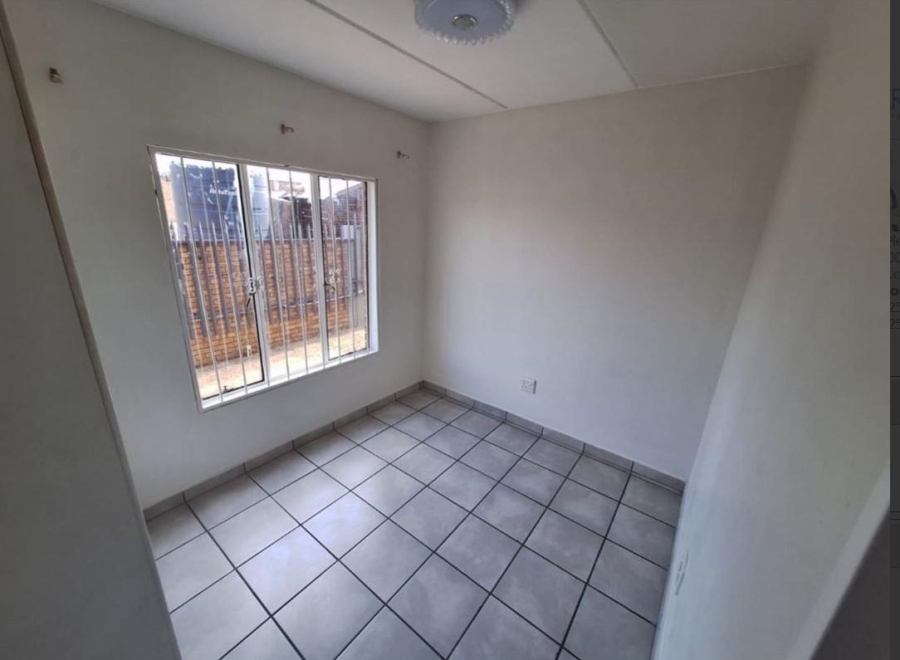 2 Bedroom Property for Sale in Birchleigh Gauteng
