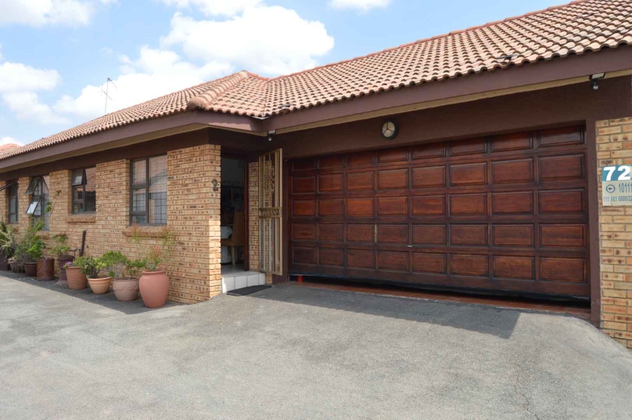 3 Bedroom Property for Sale in New Redruth Gauteng