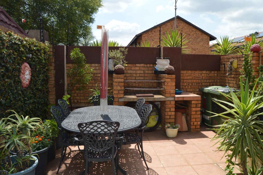 3 Bedroom Property for Sale in New Redruth Gauteng