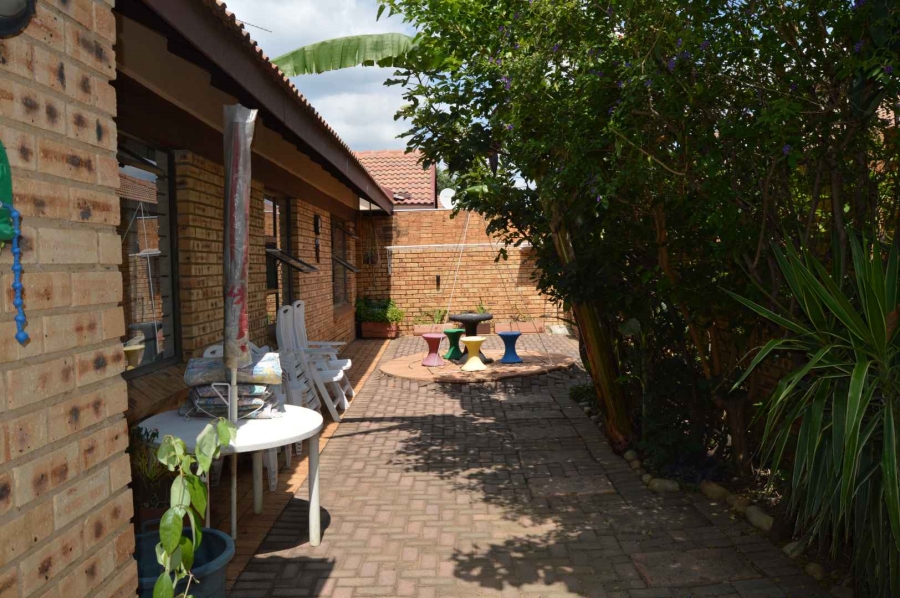 3 Bedroom Property for Sale in New Redruth Gauteng