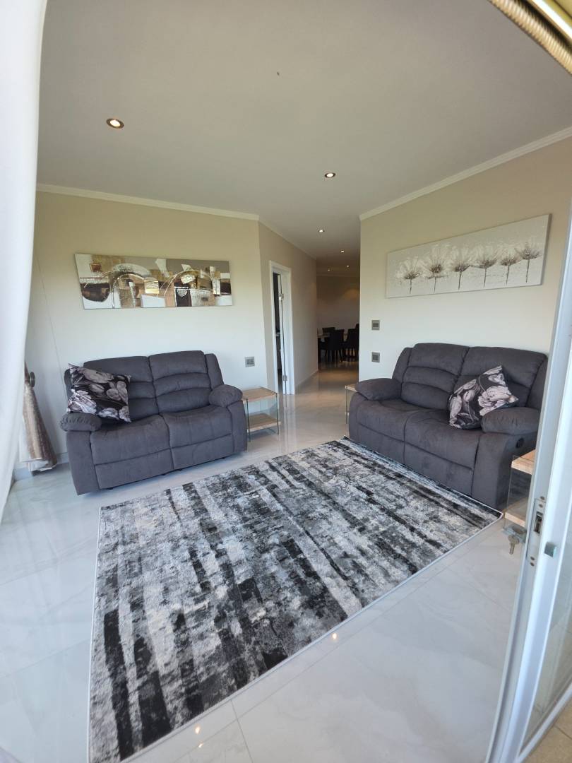 To Let 2 Bedroom Property for Rent in Sandhurst Gauteng