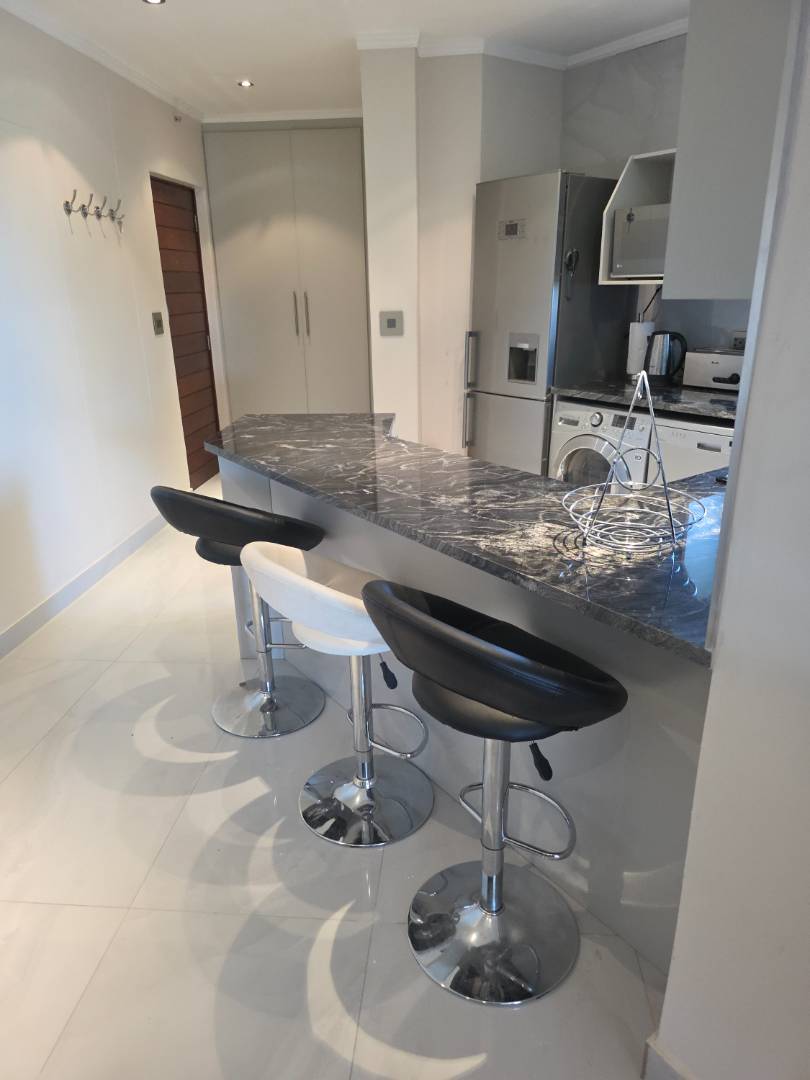 To Let 2 Bedroom Property for Rent in Sandhurst Gauteng