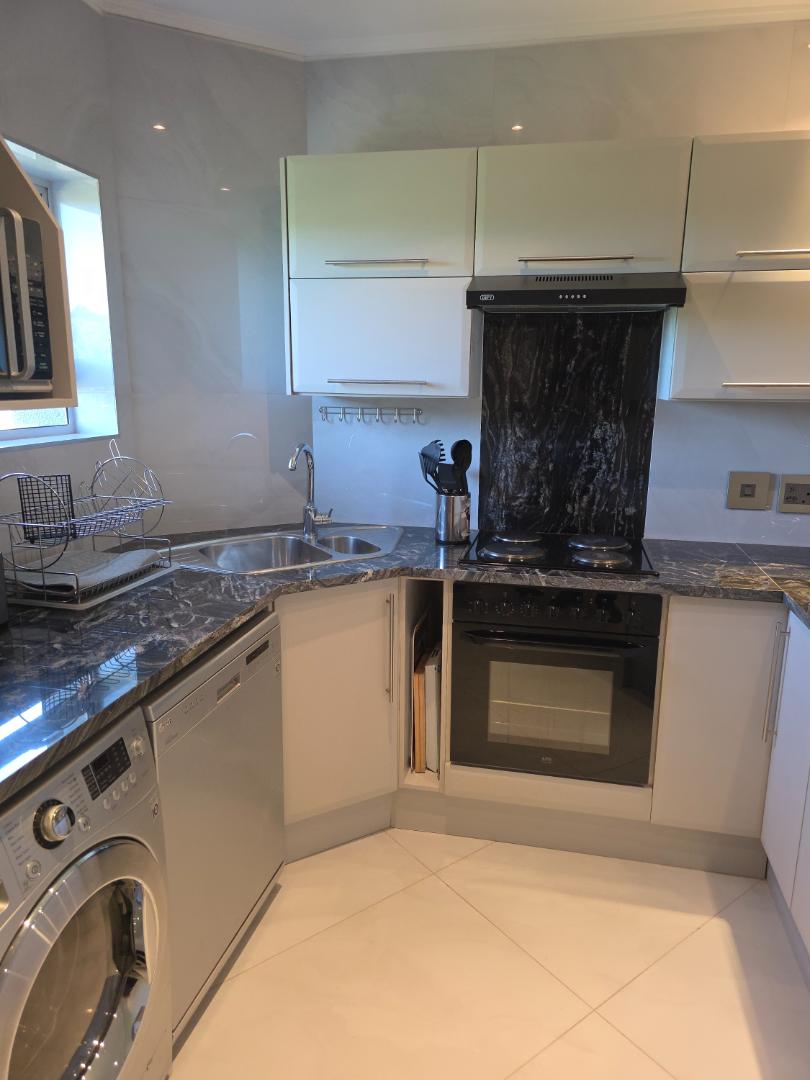 To Let 2 Bedroom Property for Rent in Sandhurst Gauteng