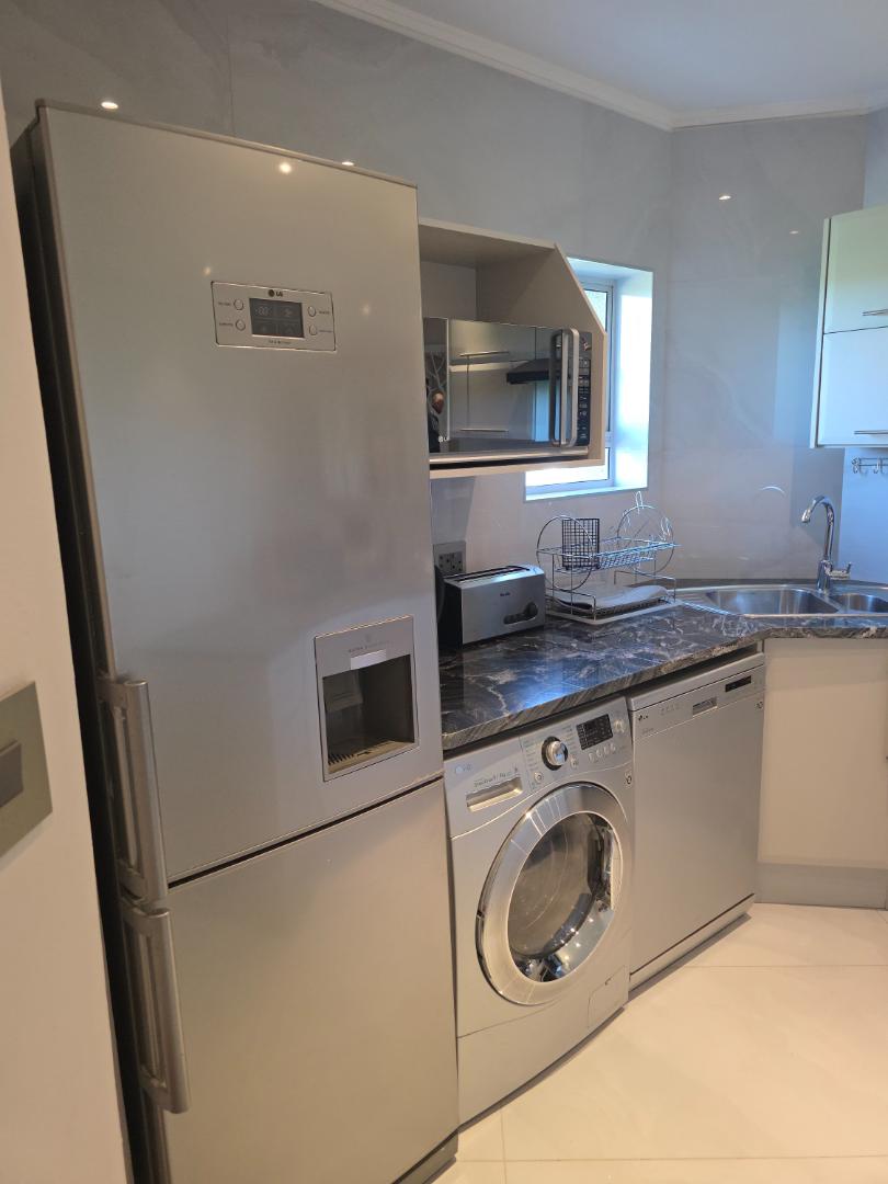 To Let 2 Bedroom Property for Rent in Sandhurst Gauteng