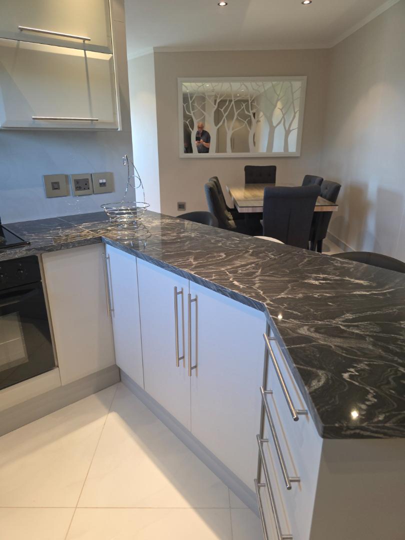 To Let 2 Bedroom Property for Rent in Sandhurst Gauteng