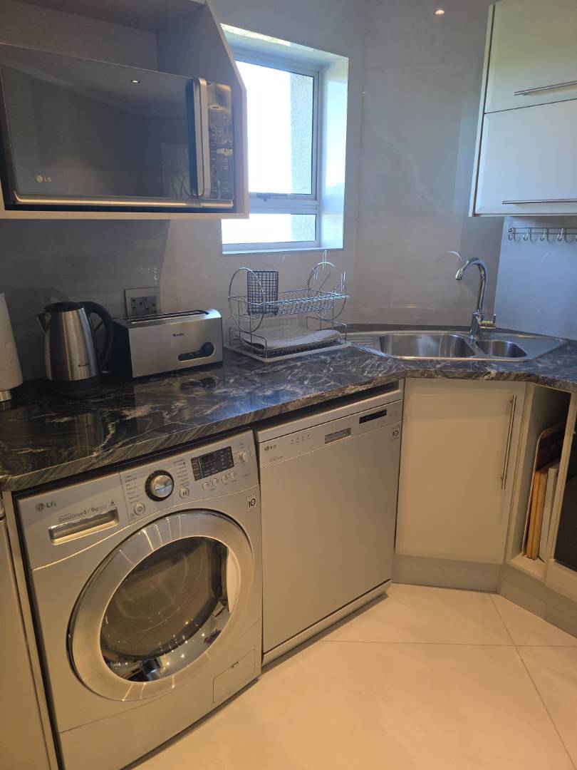 To Let 2 Bedroom Property for Rent in Sandhurst Gauteng