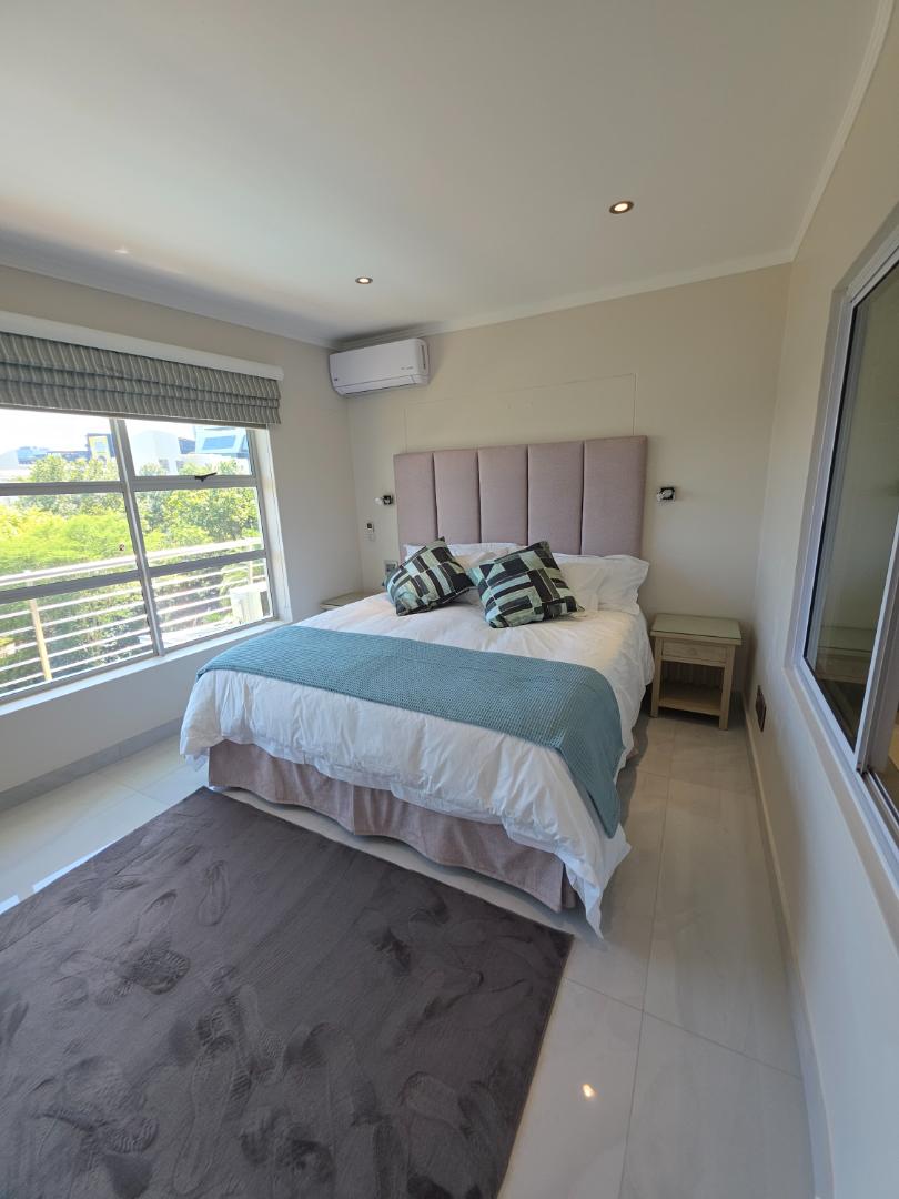 To Let 2 Bedroom Property for Rent in Sandhurst Gauteng