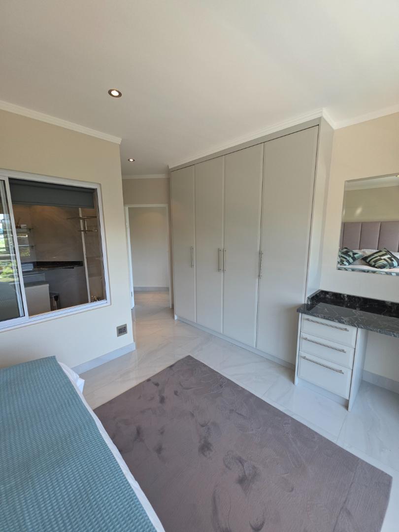 To Let 2 Bedroom Property for Rent in Sandhurst Gauteng