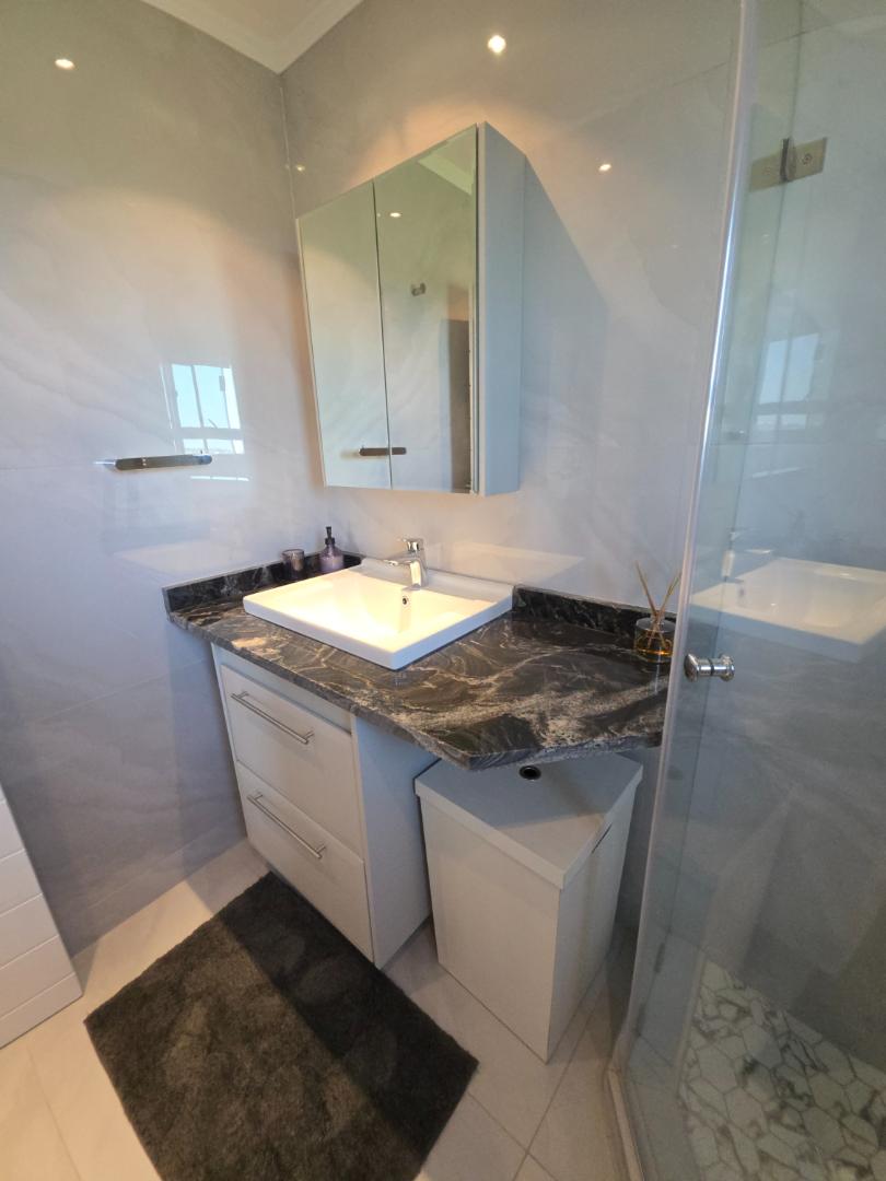 To Let 2 Bedroom Property for Rent in Sandhurst Gauteng