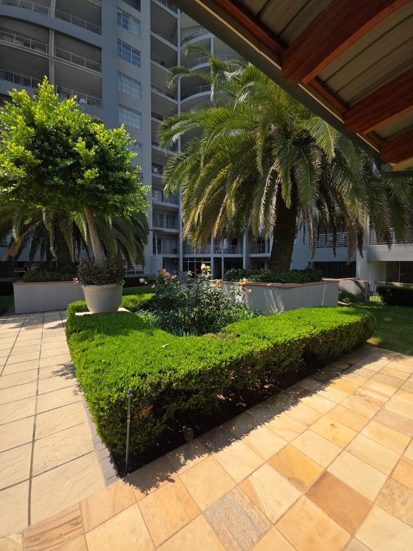 To Let 2 Bedroom Property for Rent in Sandhurst Gauteng