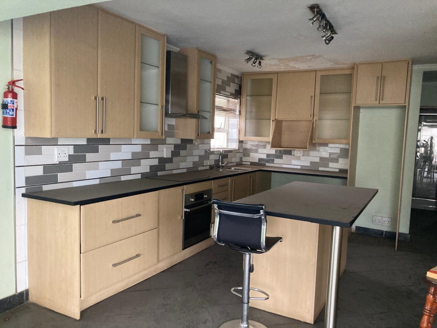 To Let 2 Bedroom Property for Rent in Johannesburg Central Gauteng