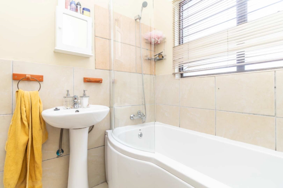 3 Bedroom Property for Sale in Noordwyk Gauteng