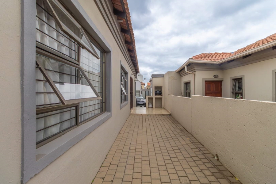 3 Bedroom Property for Sale in Noordwyk Gauteng