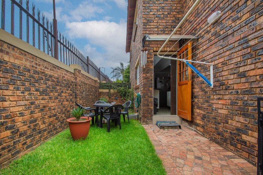 3 Bedroom Property for Sale in Weltevreden Park Gauteng