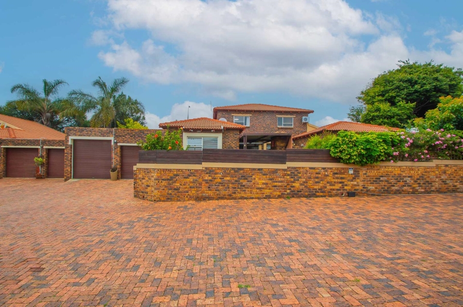 3 Bedroom Property for Sale in Weltevreden Park Gauteng